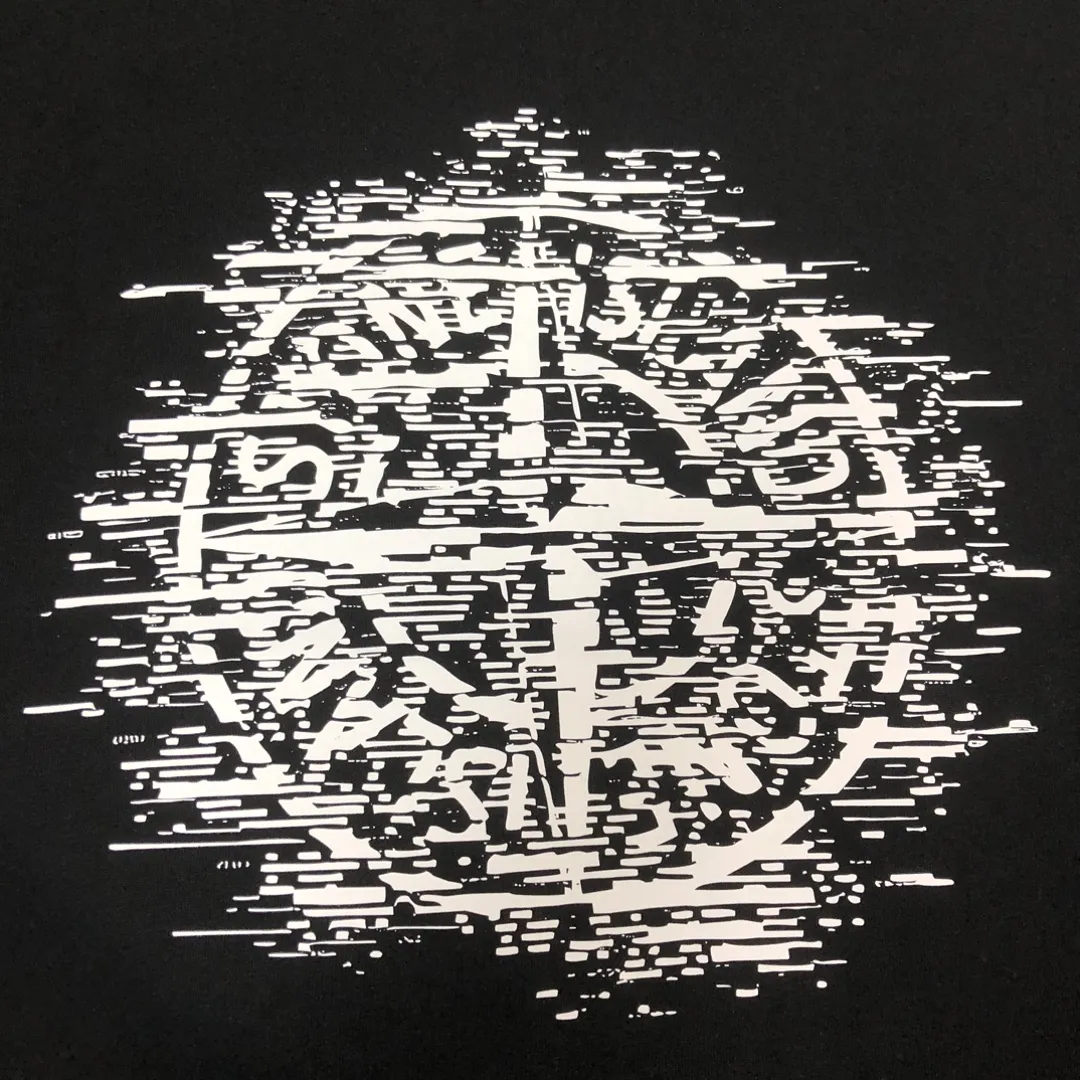 P180 Stone Island 2025 latest T-shirt, couple style ~ Original order, fashionable and casual short T-shirt, specially made of customized cotton fabric ~ Cotton T-shirt ~ Pre-washed to prevent deformation and shrinkage problem, more comfortable and breathable on the body ~ All available from stock ~ Unique design style, trendy must-have item, complete with three standards 👍 Color: black/white Size: S M L XL (larger version, please indicate your height and weight when placing an order)